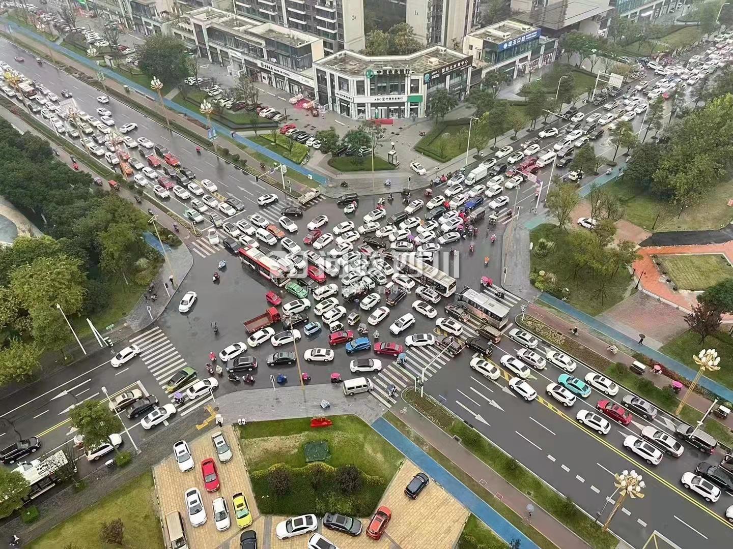 【平安桂林】您注意到了吗？桂林市区21个路口道路交通设施焕然一新-桂林生活网新闻中心