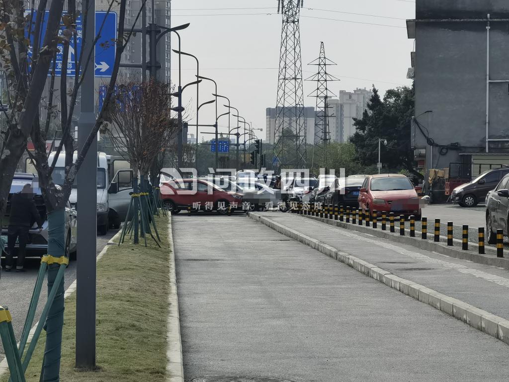 投訴西航港新街臨江麗苑南側非機動車輛違停 - 雙流區 - 成都 - 四川